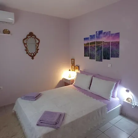 Marilia Gesthouse 3* Ajia Anna