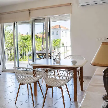 Marilia Gesthouse 3* Ajia Anna